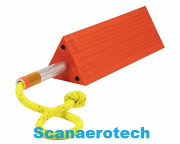 MOQ4ea - HANDLE ROPE WHEEL CHOCK 530x182x158mm                                                                          